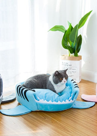 Creative Dual-Purpose Shark Pet Bed Small Dogs And Cats Warm Pet Bed